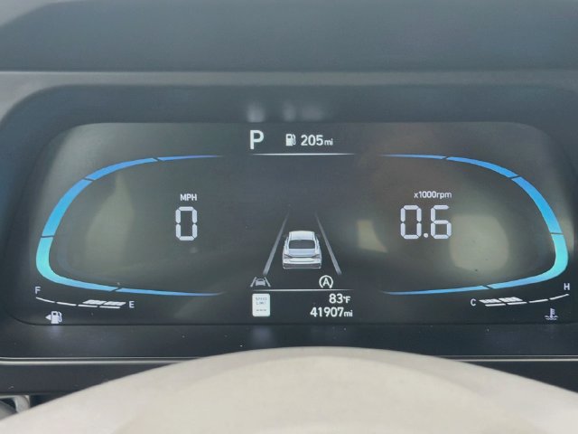 Certified 2025 Hyundai Elantra SE FWD image 13