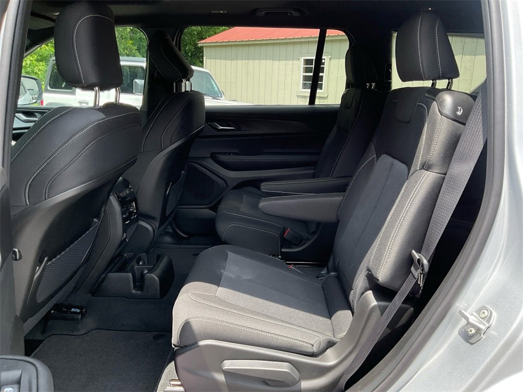 New 2025 Jeep Grand Cherokee L Laredo w/ Luxury Tech Group I image 33