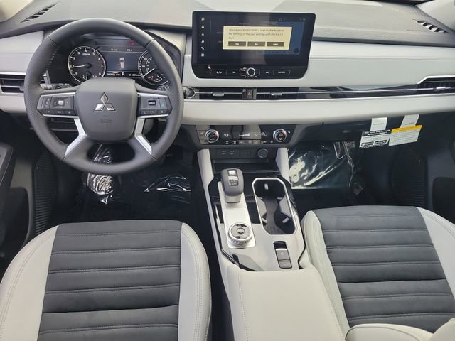 New 2026 Mitsubishi Outlander SE image 17