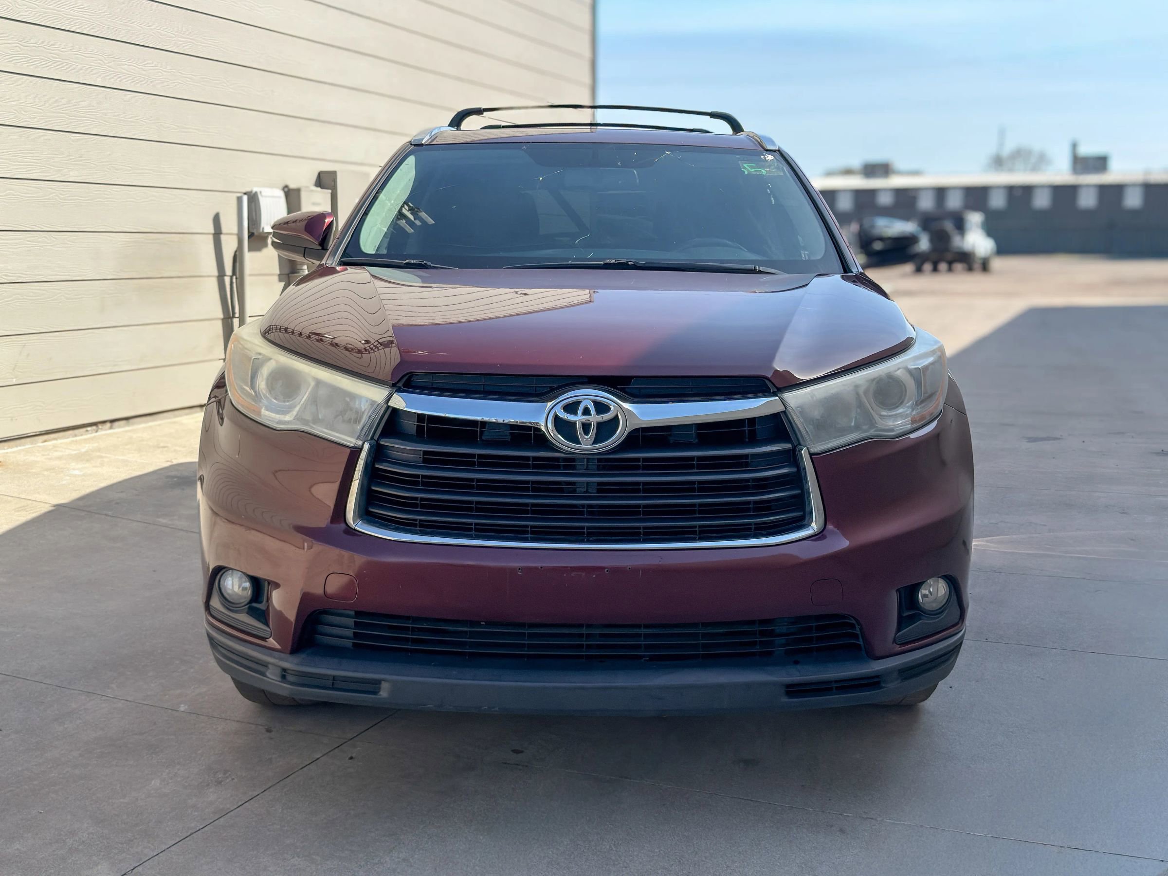 Used 2016 Toyota Highlander XLE image 2