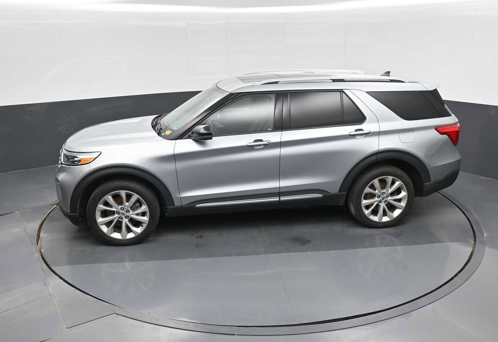 Used 2022 Ford Explorer Platinum w/ Technology Package image 28