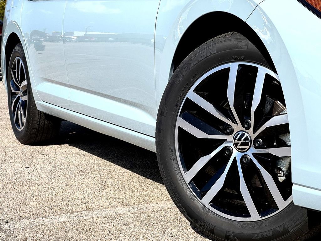 New 2025 Volkswagen Jetta SE FWD image 2