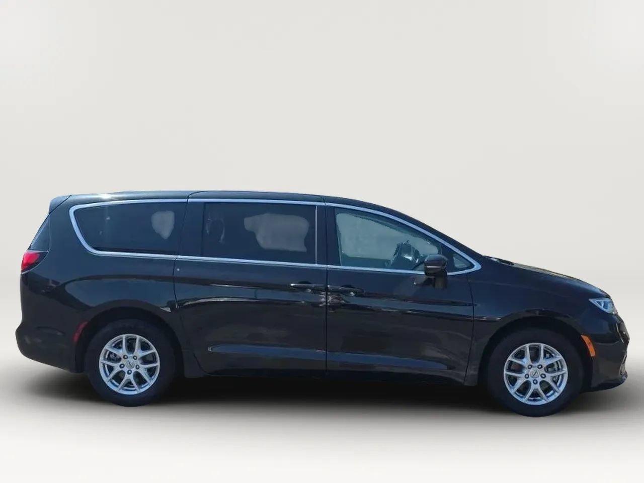 Used 2023 Chrysler Pacifica Touring-L FWD image 9