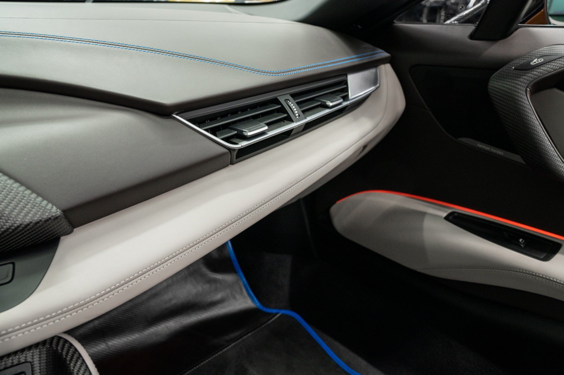 Used 2019 BMW i8 Roadster AWD/4WD image 32