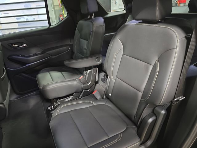 Used 2023 Chevrolet Traverse LT w/ Midnight/Sport Edition image 18