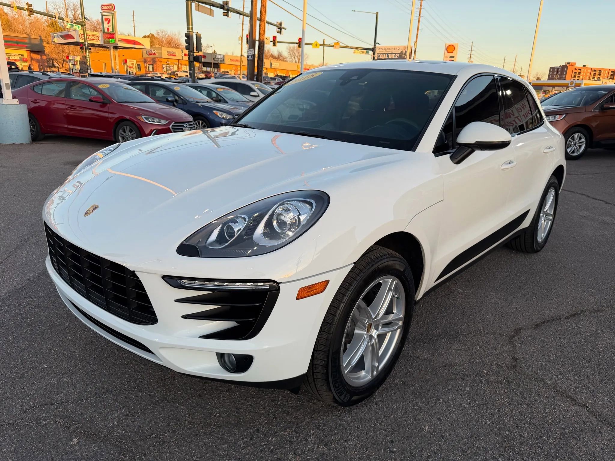 Used 2018 Porsche Macan Sport Edition image 4