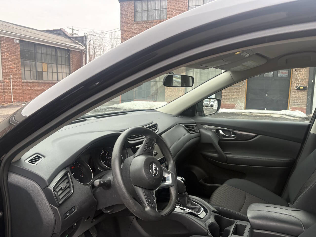 Used 2018 Nissan Rogue S image 19