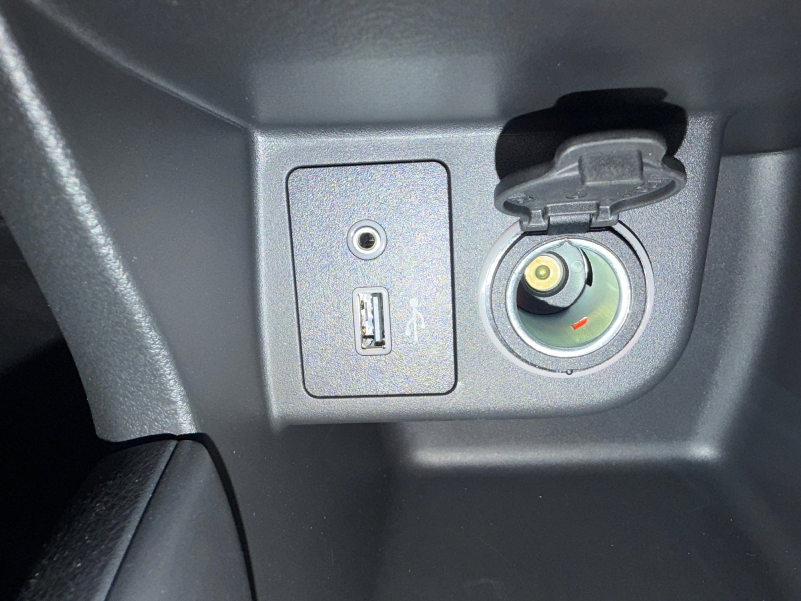 Used 2025 Nissan Kicks Play S image 21