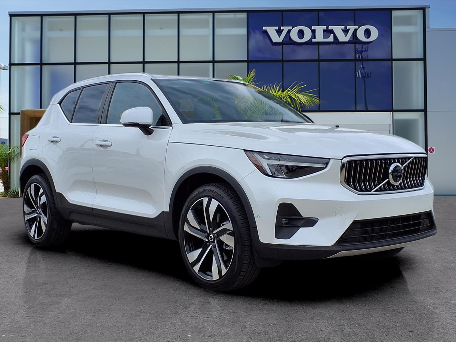 Certified 2024 Volvo XC40 B5 Plus w/ Protection Package Premier