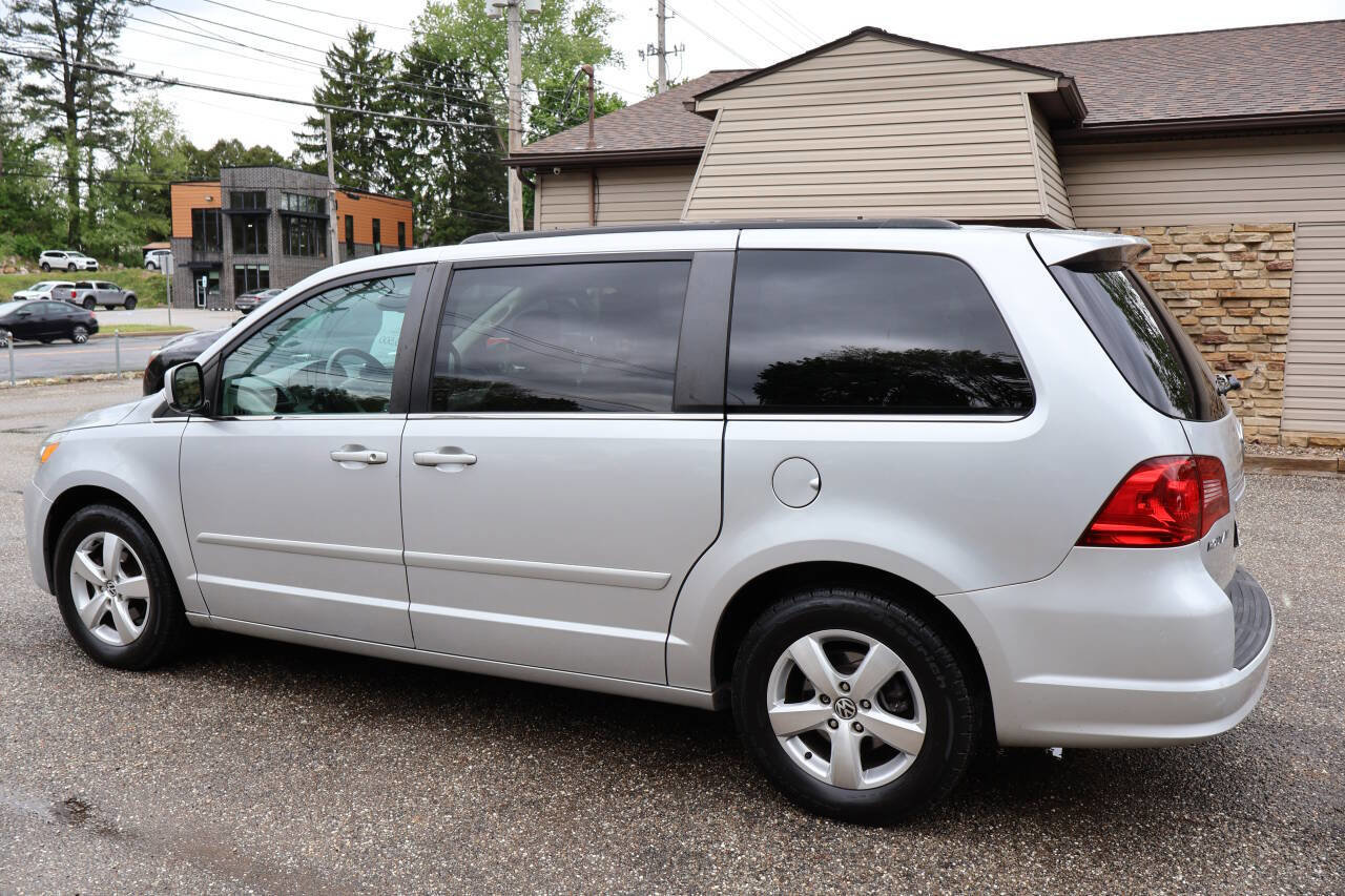 Used 2011 Volkswagen Routan SE FWD image 6