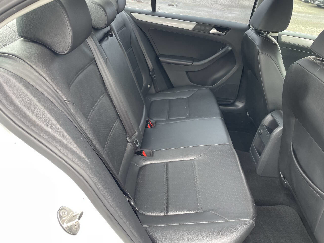 Used 2017 Volkswagen Jetta SE FWD image 17