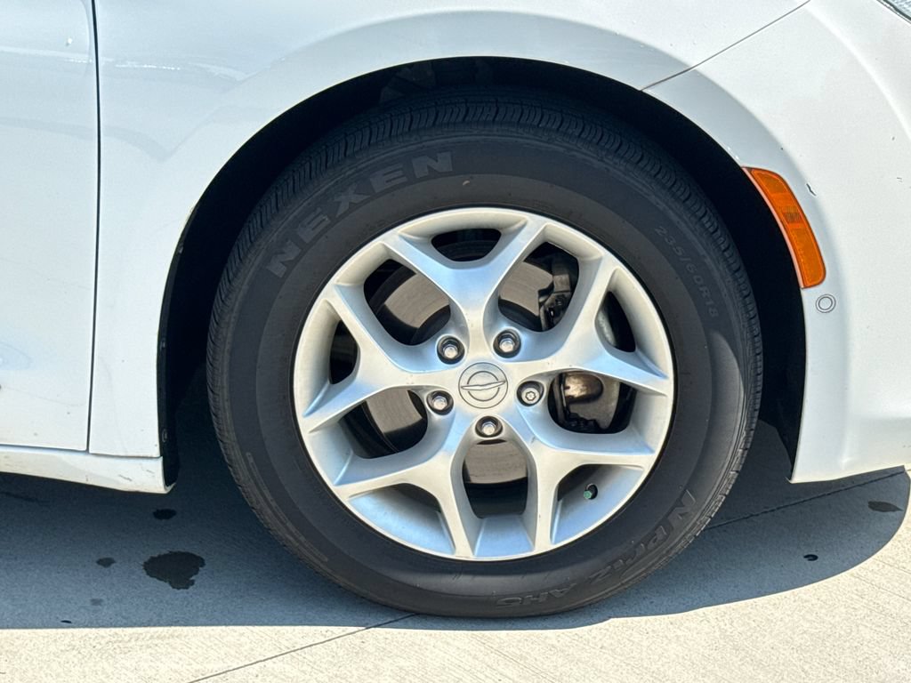 Used 2019 Chrysler Pacifica Touring-L w/ Advanced Safetytec Group FWD image 11