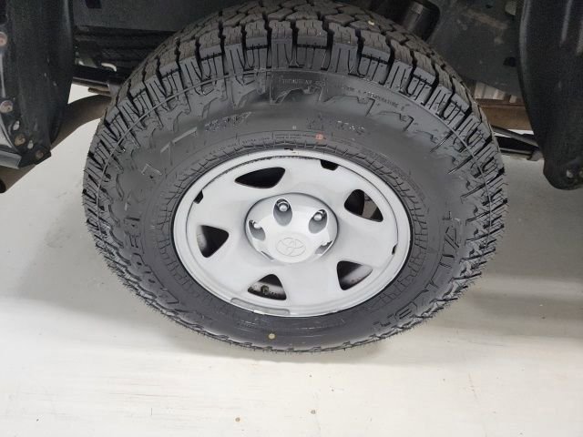 Used 2021 Toyota Tacoma SR w/ SR Convenience Package image 31