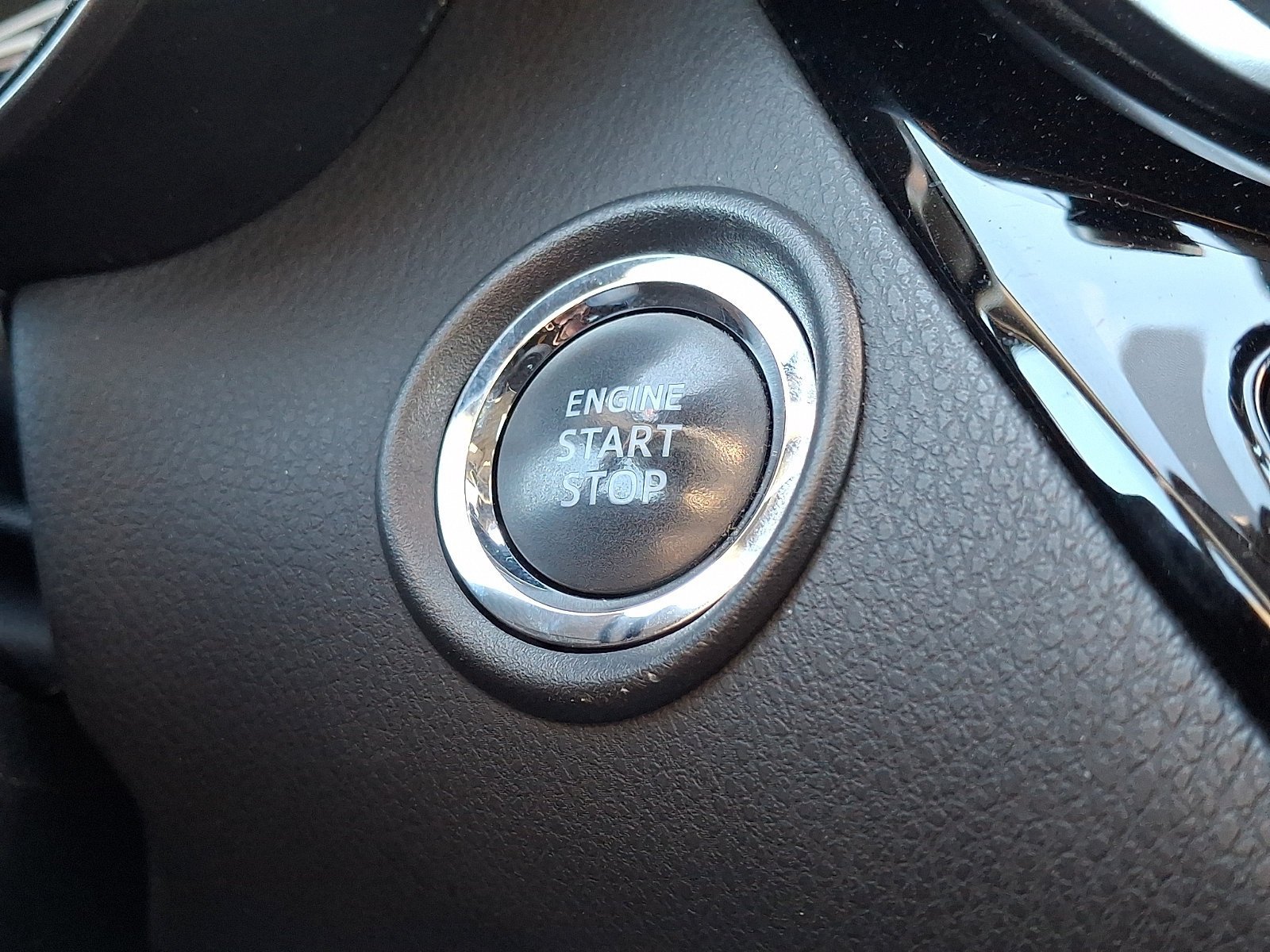 Used 2019 Toyota C-HR XLE FWD image 24