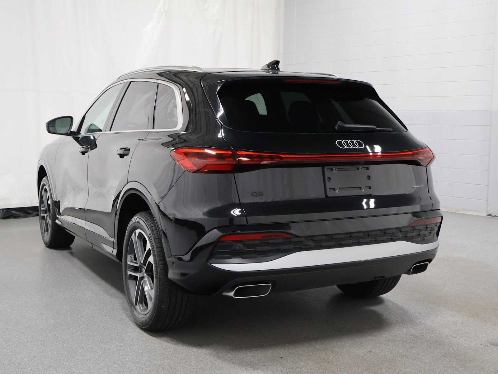 Certified 2025 Audi Q5 Premium w/ Convenience Package AWD/4WD image 3