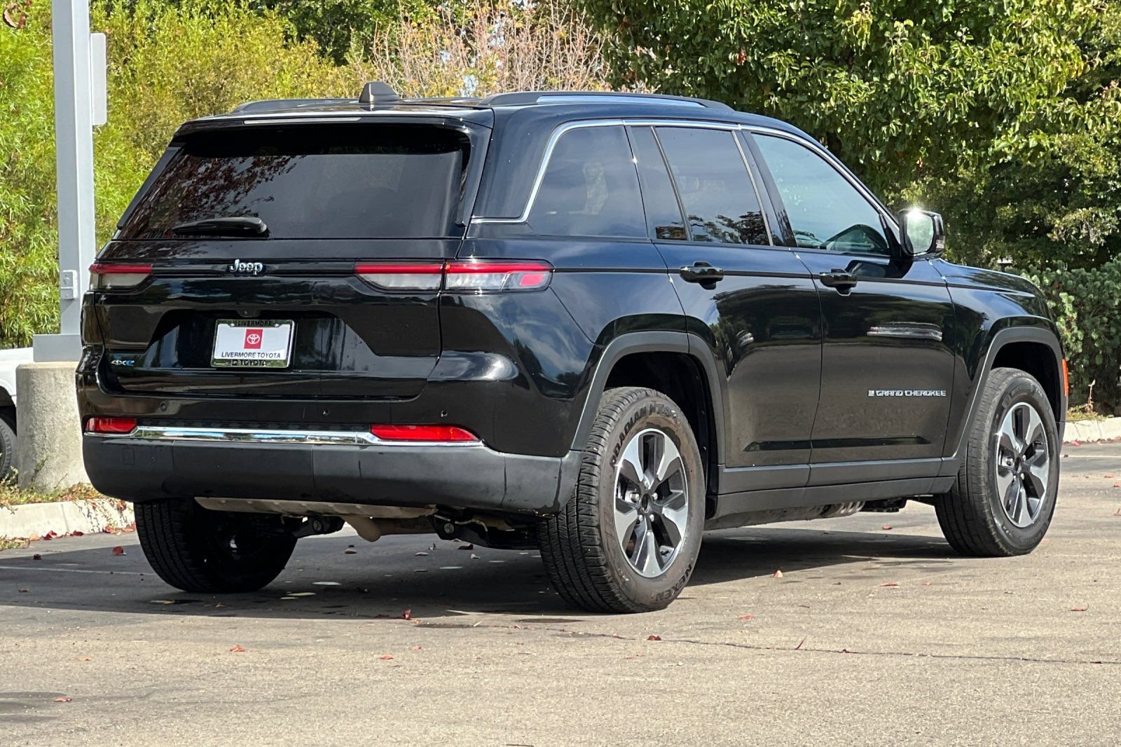 Used 2024 Jeep Grand Cherokee Limited 4xe AWD/4WD image 4