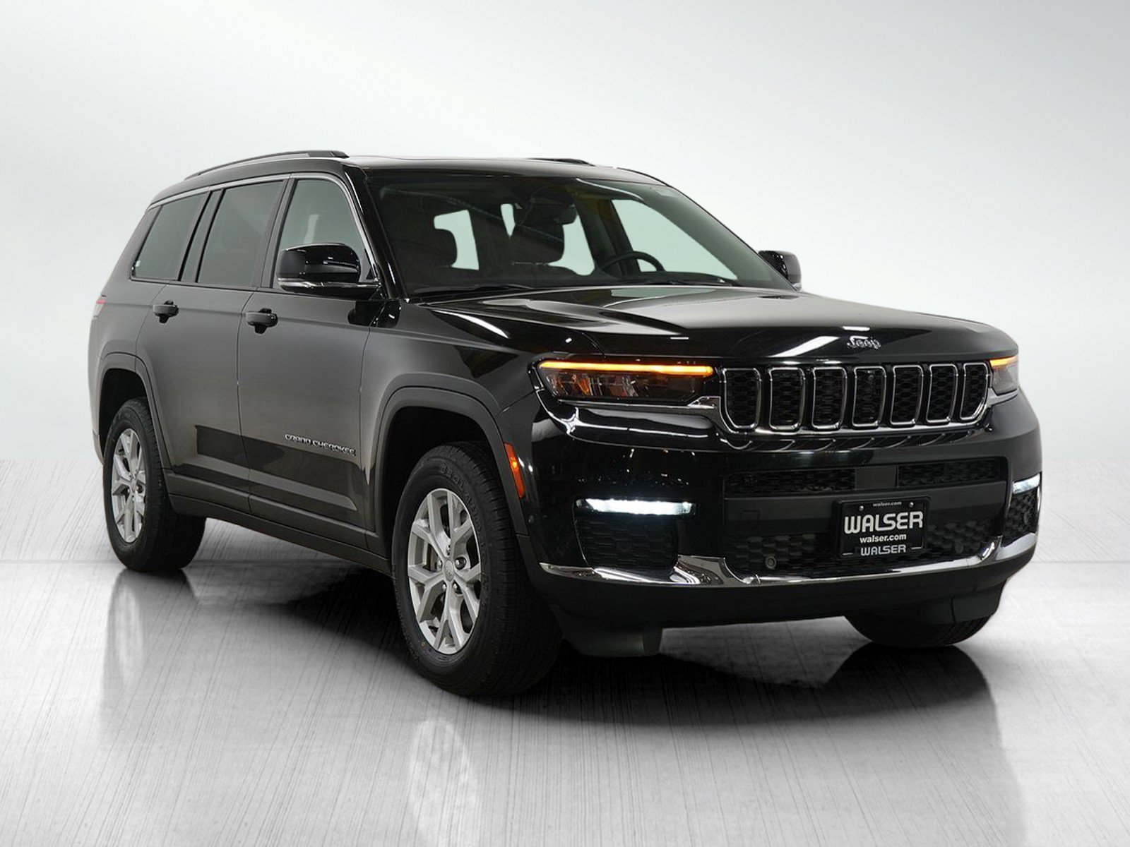 Used 2023 Jeep Grand Cherokee L Limited w/ Luxury Tech Group II image 7