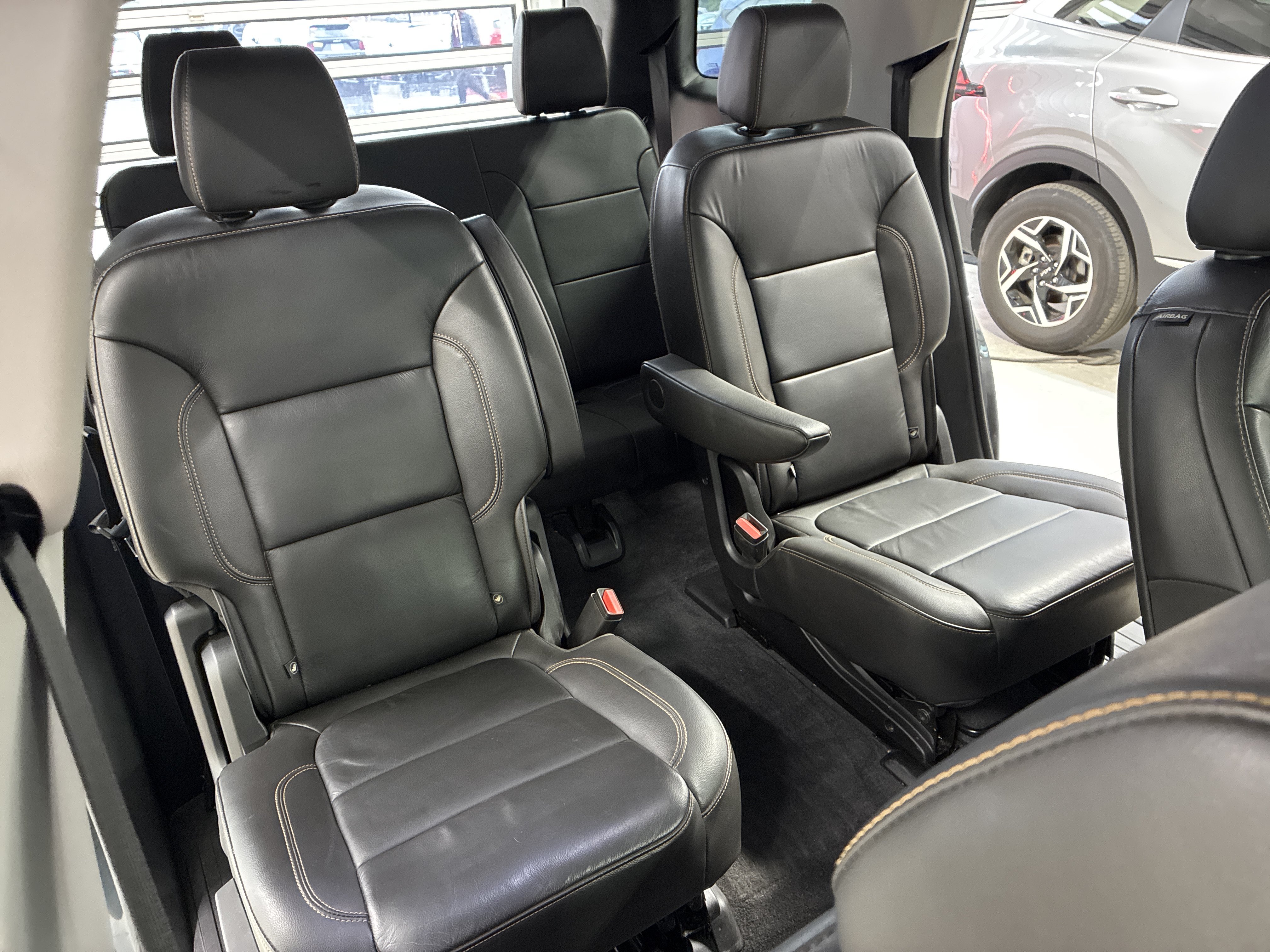 Used 2020 Chevrolet Traverse LT w/ LT Premium Package AWD/4WD image 12