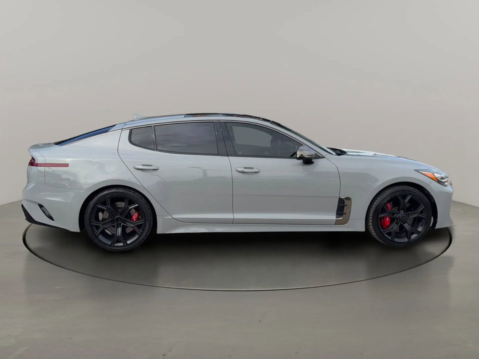 Used 2018 Kia Stinger GT2 image 2