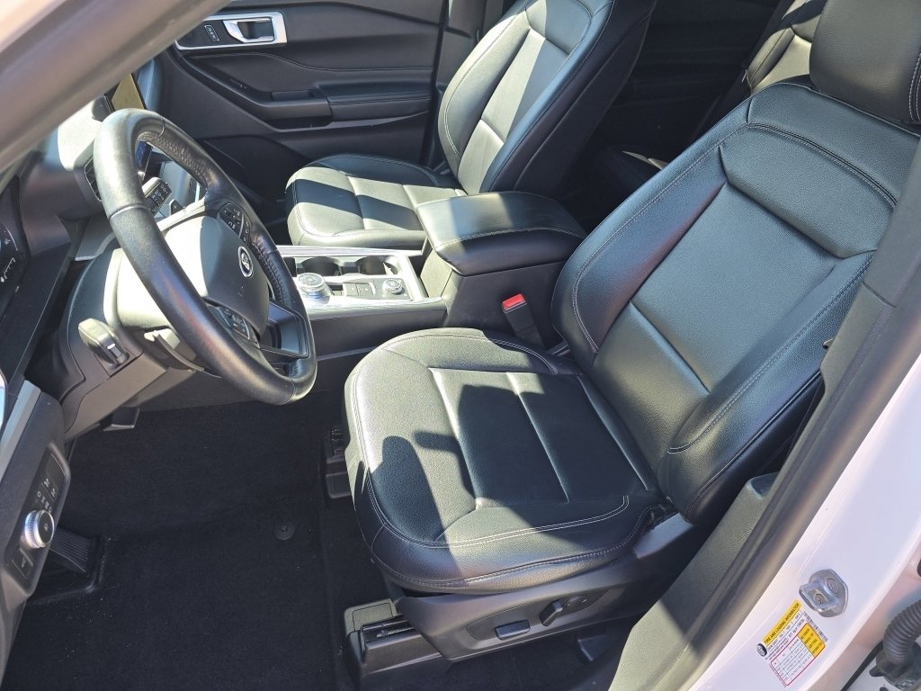 Used 2020 Ford Explorer XLT w/ Equipment Group 202A image 29