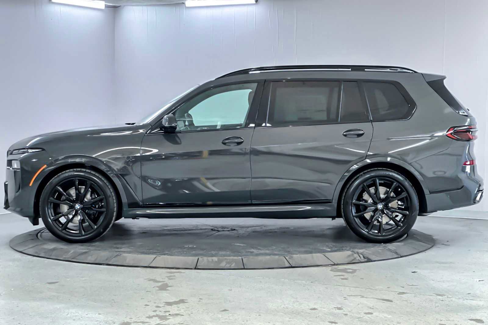 Used 2026 BMW X7 xDrive40i w/ M Sport Package image 5