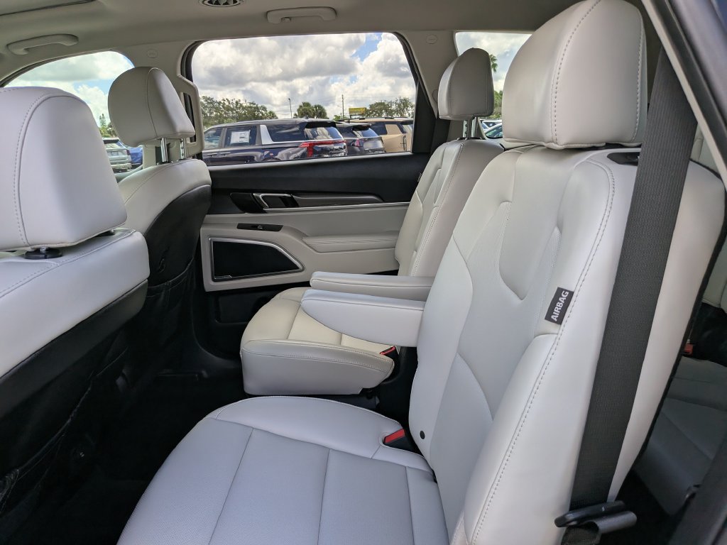 Certified 2024 Kia Telluride S w/ S Sunroof Package FWD image 18