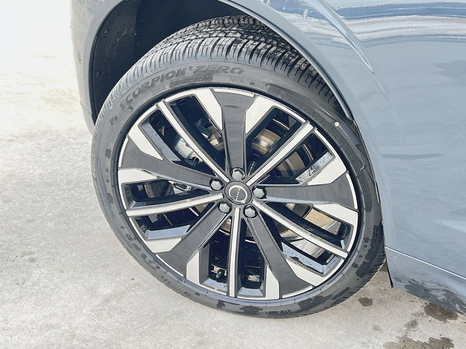 New 2026 Volvo XC60 B5 Ultra w/ Protection Package Premier AWD/4WD image 12