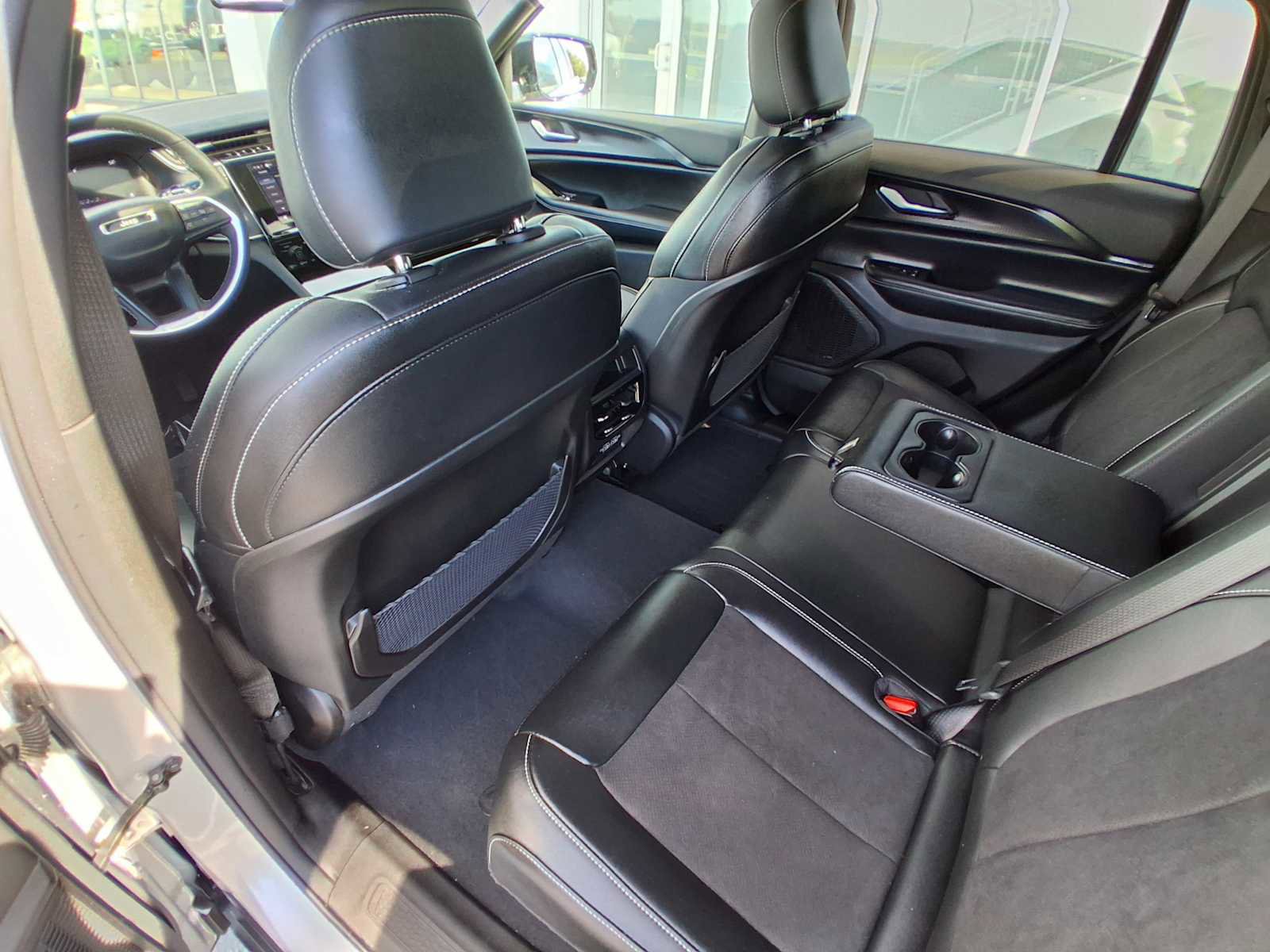 Used 2023 Jeep Grand Cherokee Altitude image 21