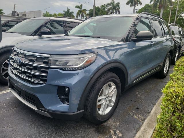 Certified 2025 Ford Explorer Active w/ Active Comfort Package RWD image 31