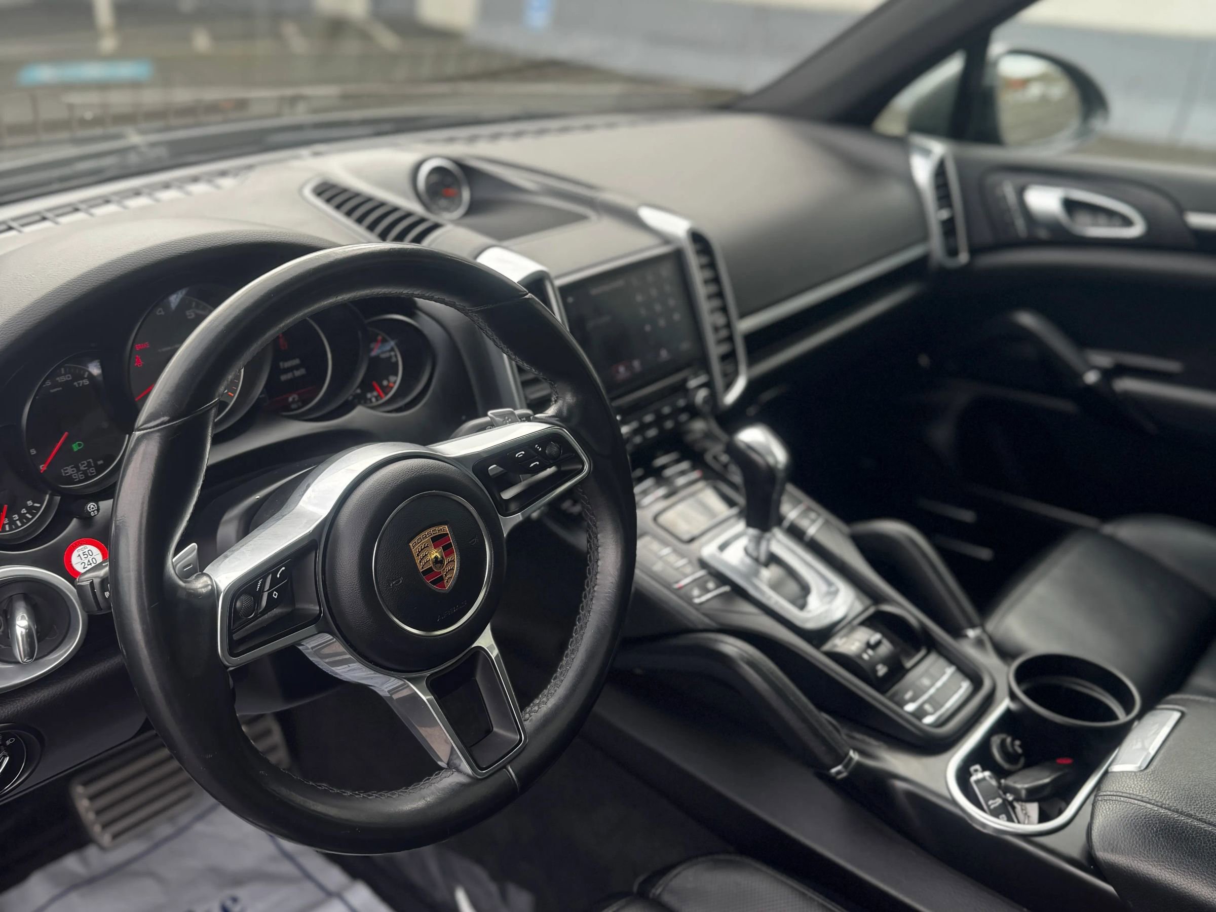 Used 2017 Porsche Cayenne S AWD/4WD image 8