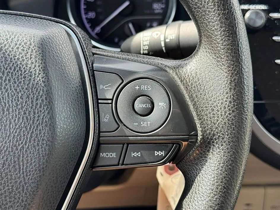 Used 2018 Toyota Camry LE image 13