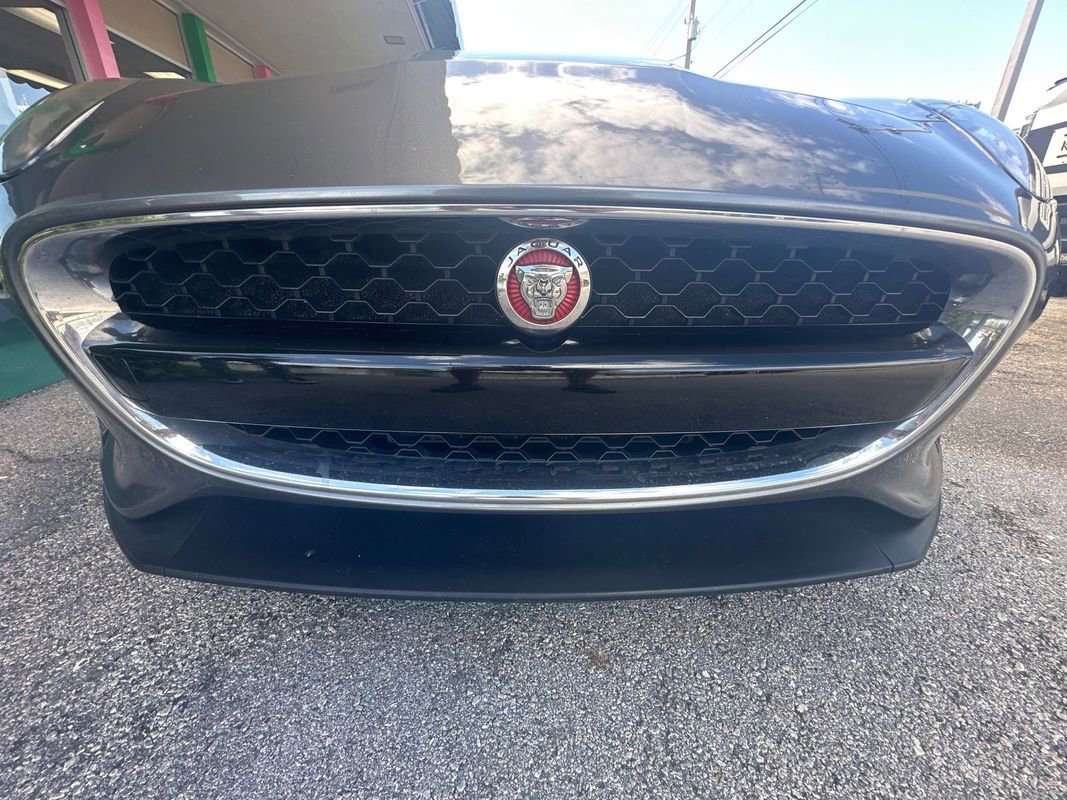 Used 2018 Jaguar F-TYPE Coupe image 11