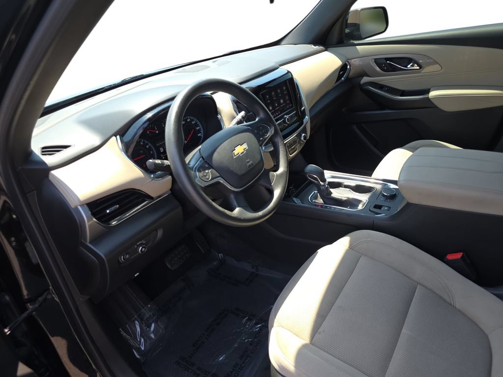Used 2023 Chevrolet Traverse LS FWD image 16