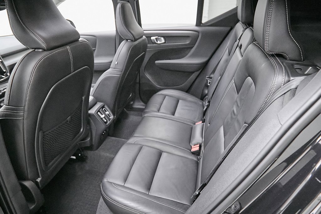 Certified 2024 Volvo XC40 B5 Plus w/ Protection Package Premier image 22