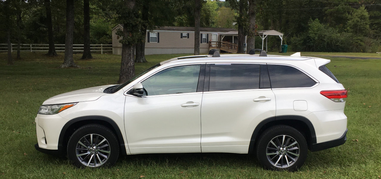 Used 2017 Toyota Highlander XLE image 3