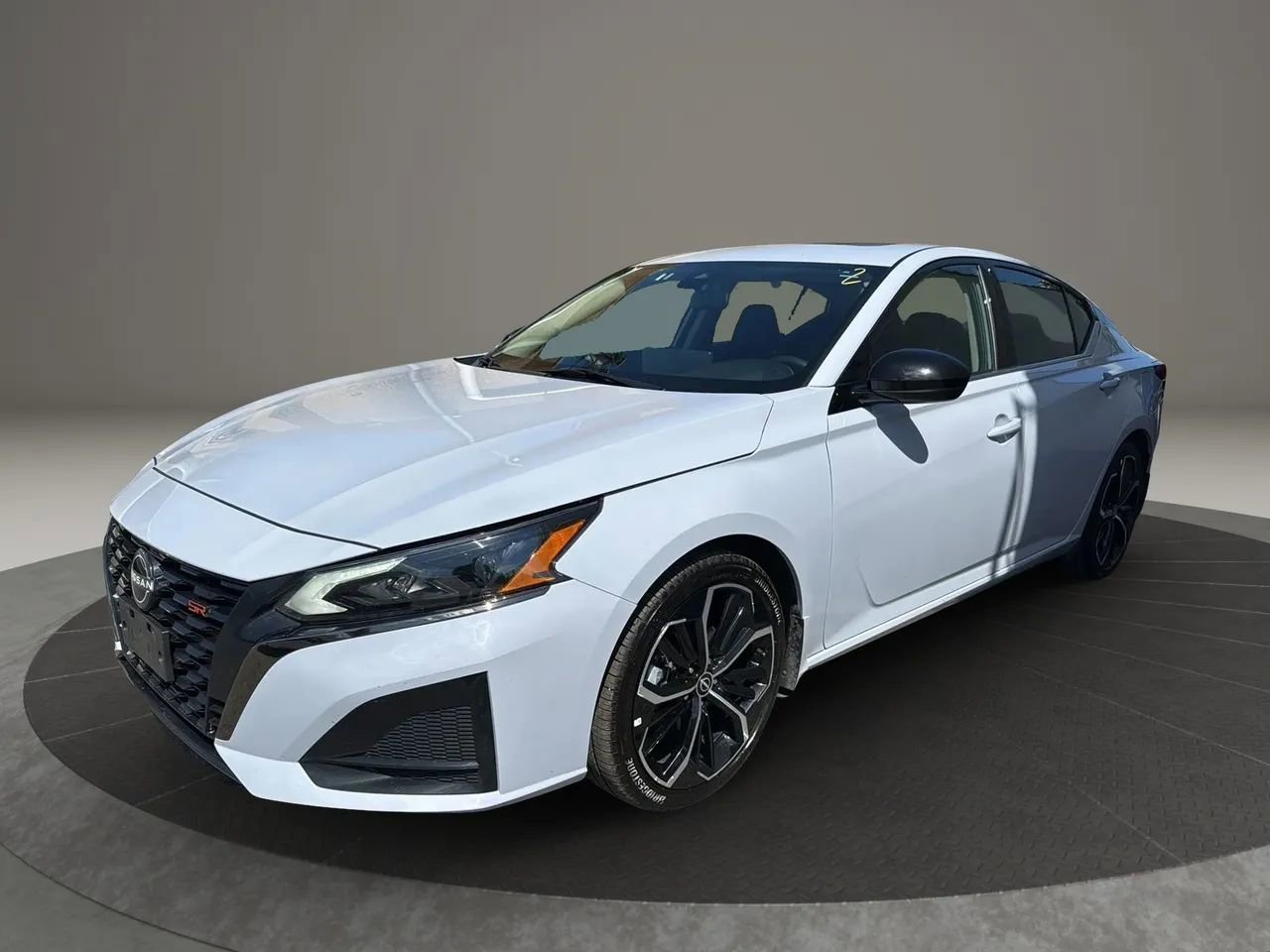 Used 2024 Nissan Altima 2.5 SR w/ SR Premium Package image 1