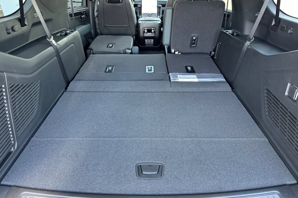 New 2026 GMC Yukon XL AT4 w/ AT4 Premium Plus Package AWD/4WD image 17