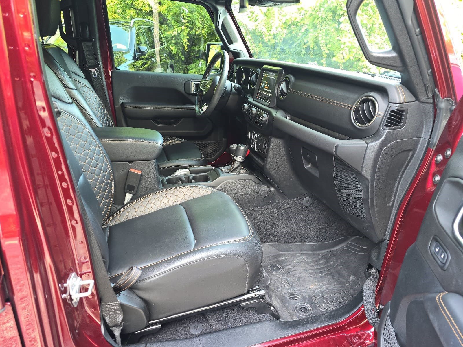 Used 2021 Jeep Wrangler Unlimited Sahara AWD/4WD image 26