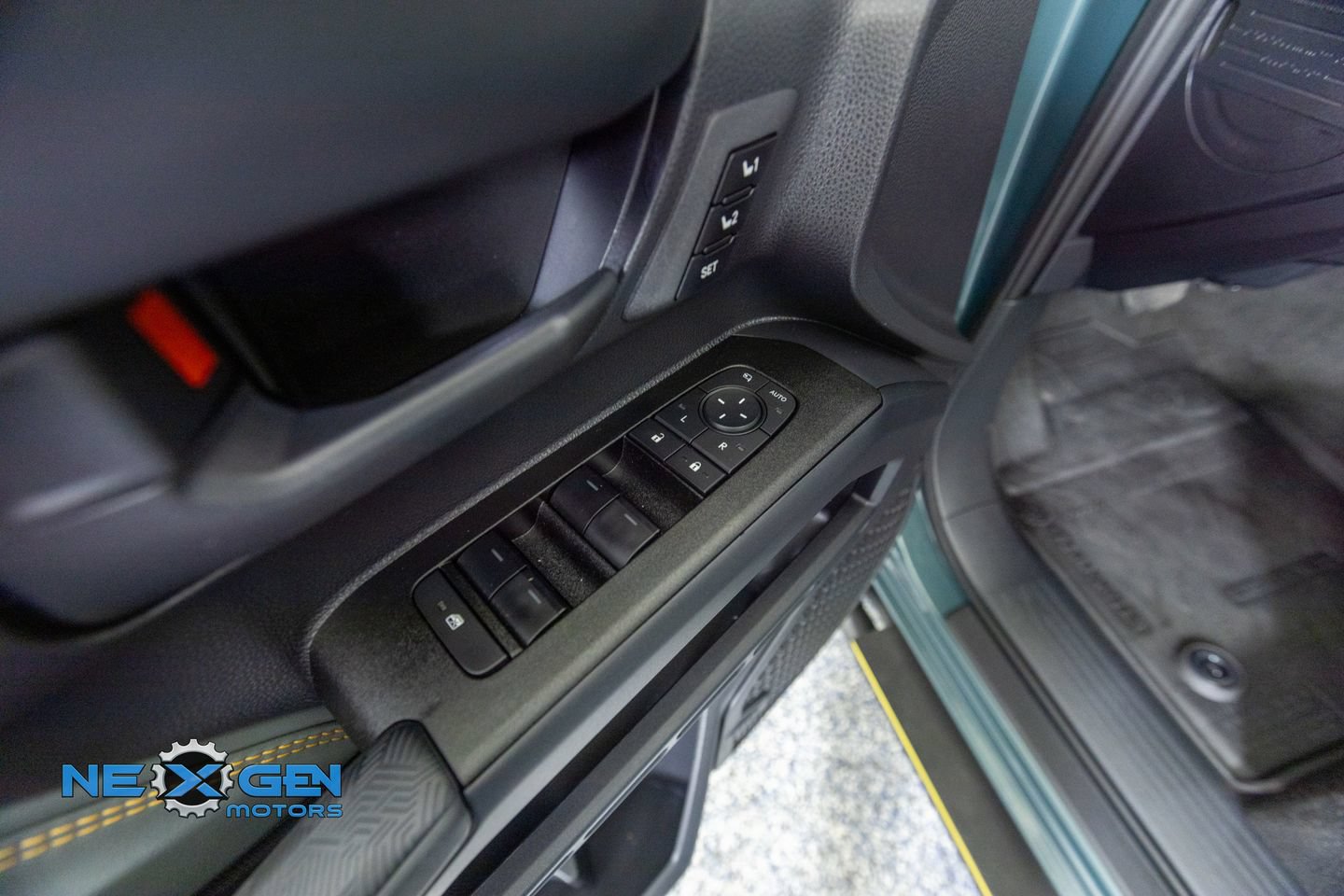 Used 2025 Toyota 4Runner Trailhunter AWD/4WD image 12