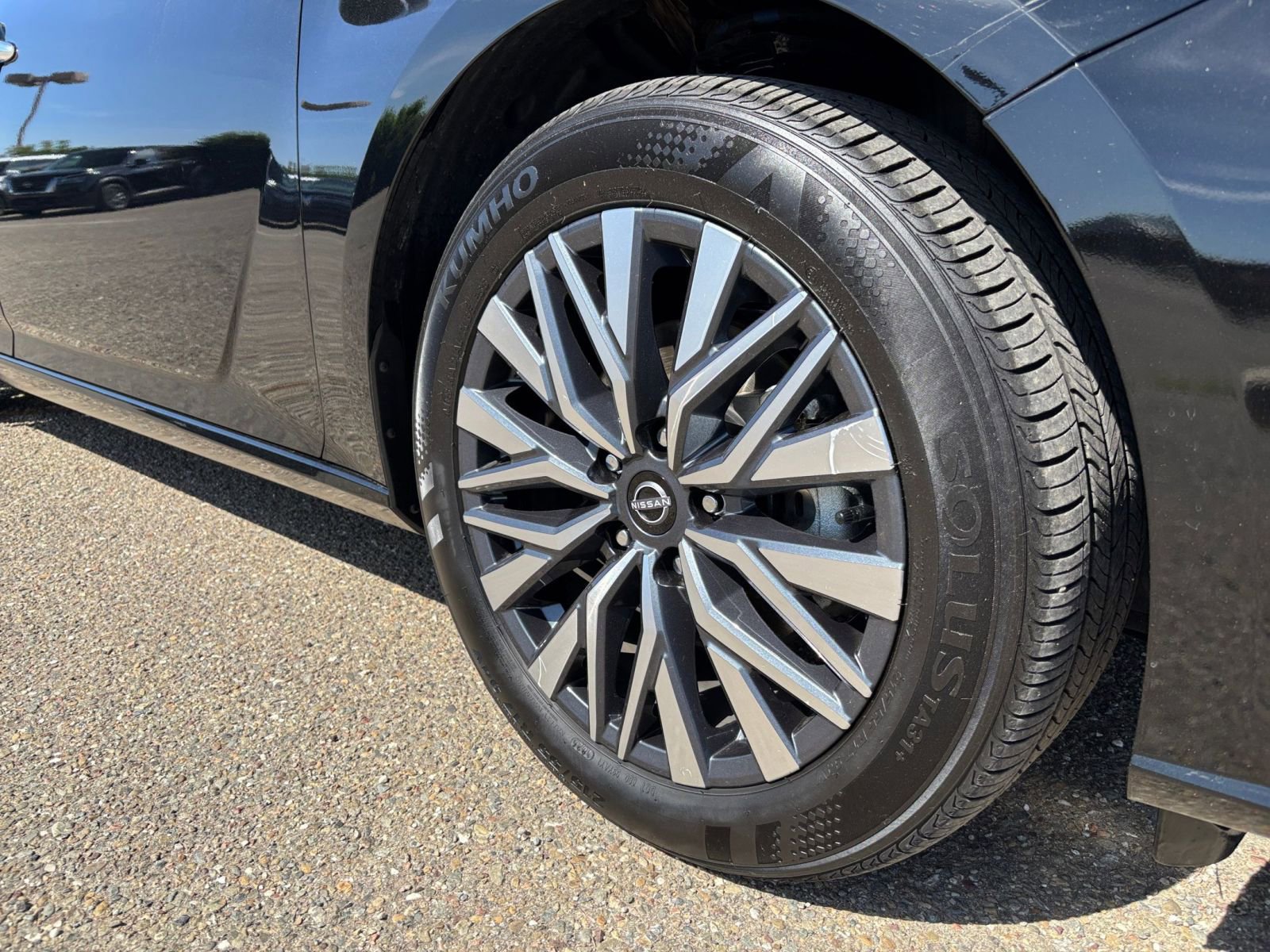 Used 2025 Nissan Altima 2.5 SV FWD image 31