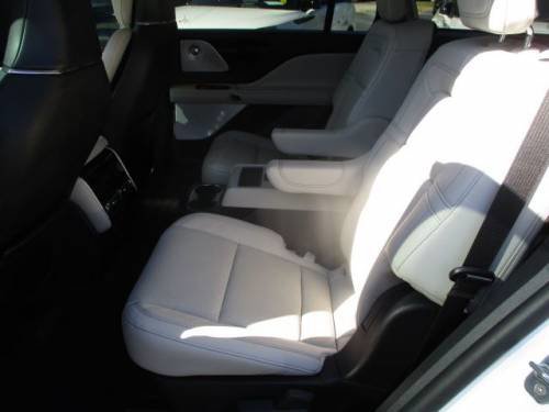 Used 2025 Lincoln Aviator Reserve w/ Equipment Group 201A image 8