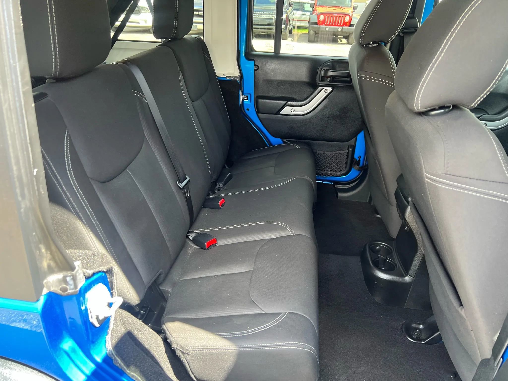 Used 2016 Jeep Wrangler Unlimited Rubicon w/ Connectivity Group image 32