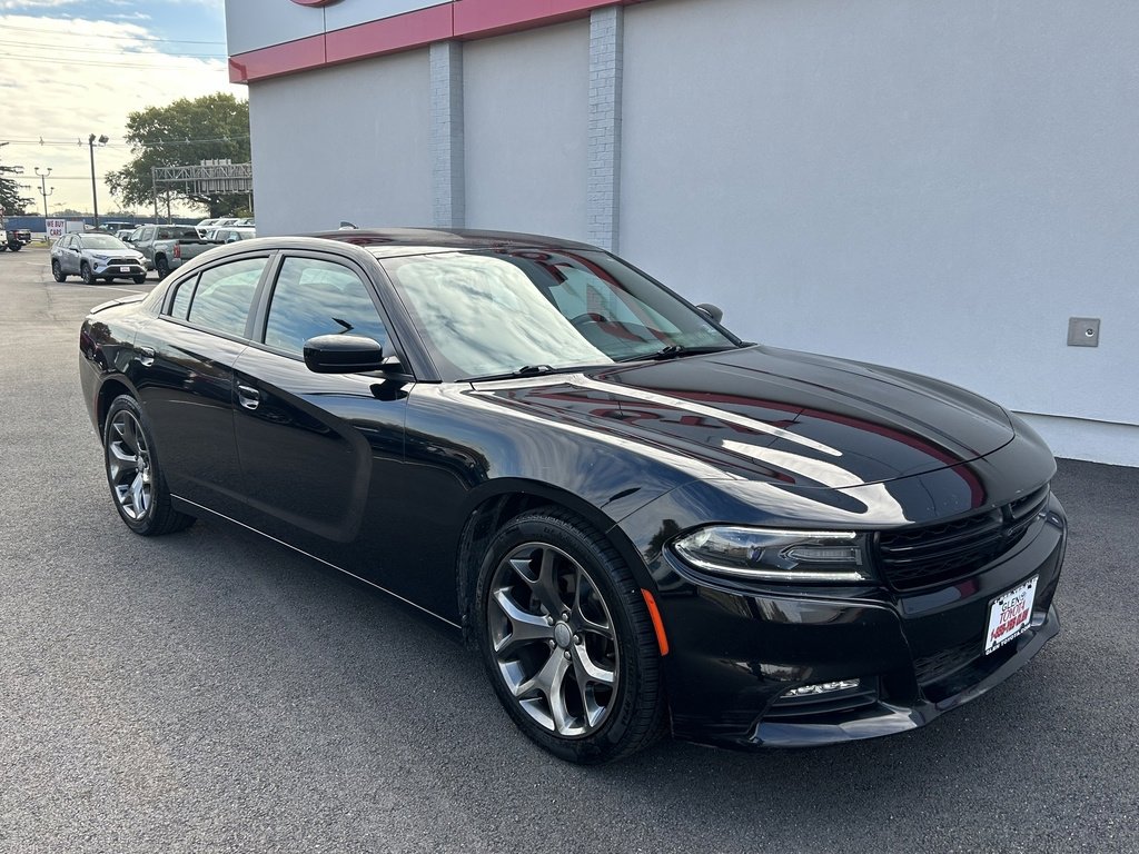 Used 2015 Dodge Charger SXT image 4