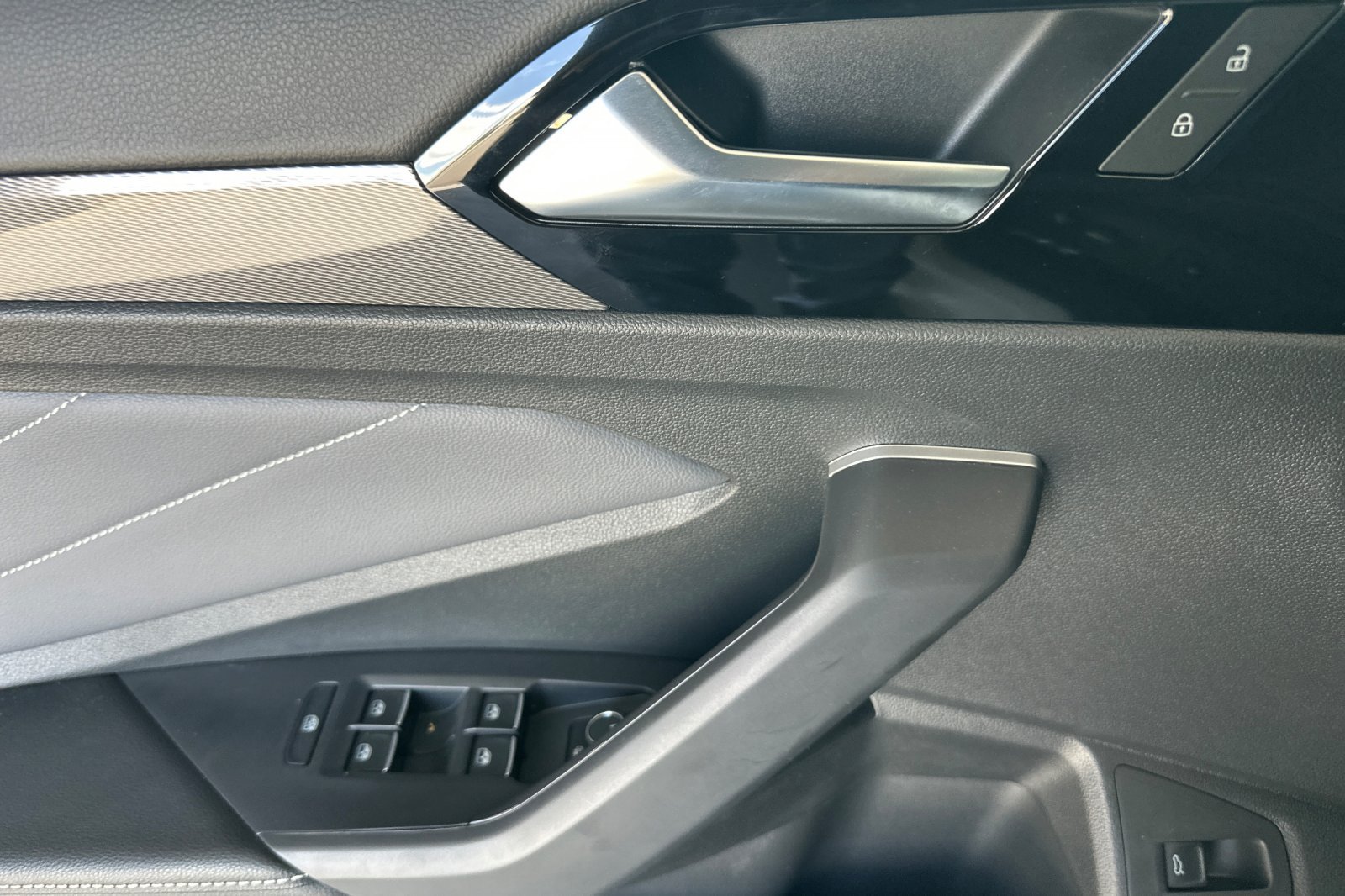 New 2026 Volkswagen Jetta SEL FWD image 11
