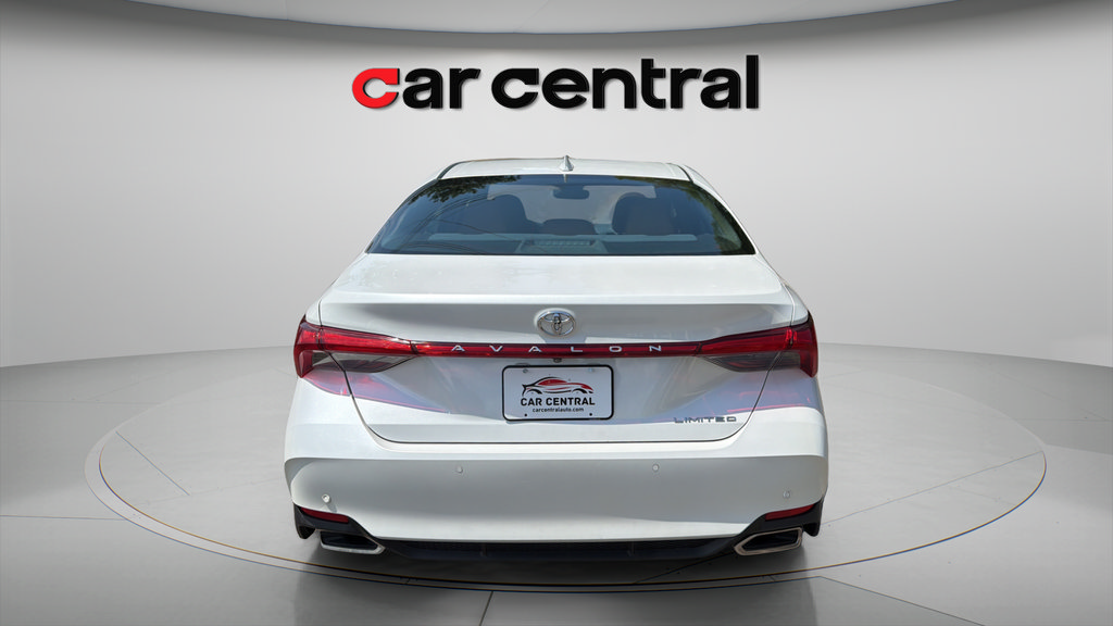 Used 2019 Toyota Avalon Limited FWD image 4