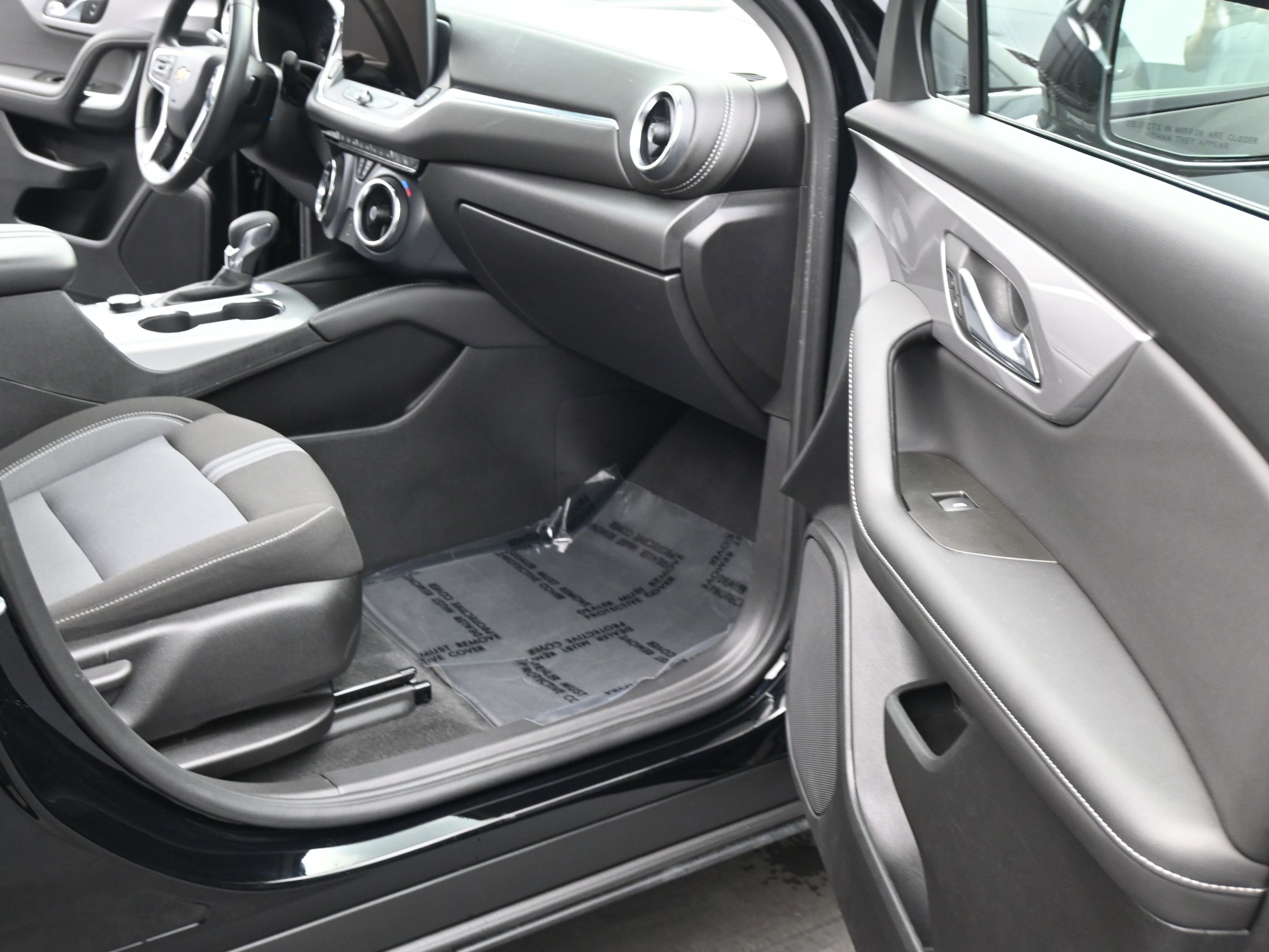 Used 2025 Chevrolet Blazer LT FWD image 22