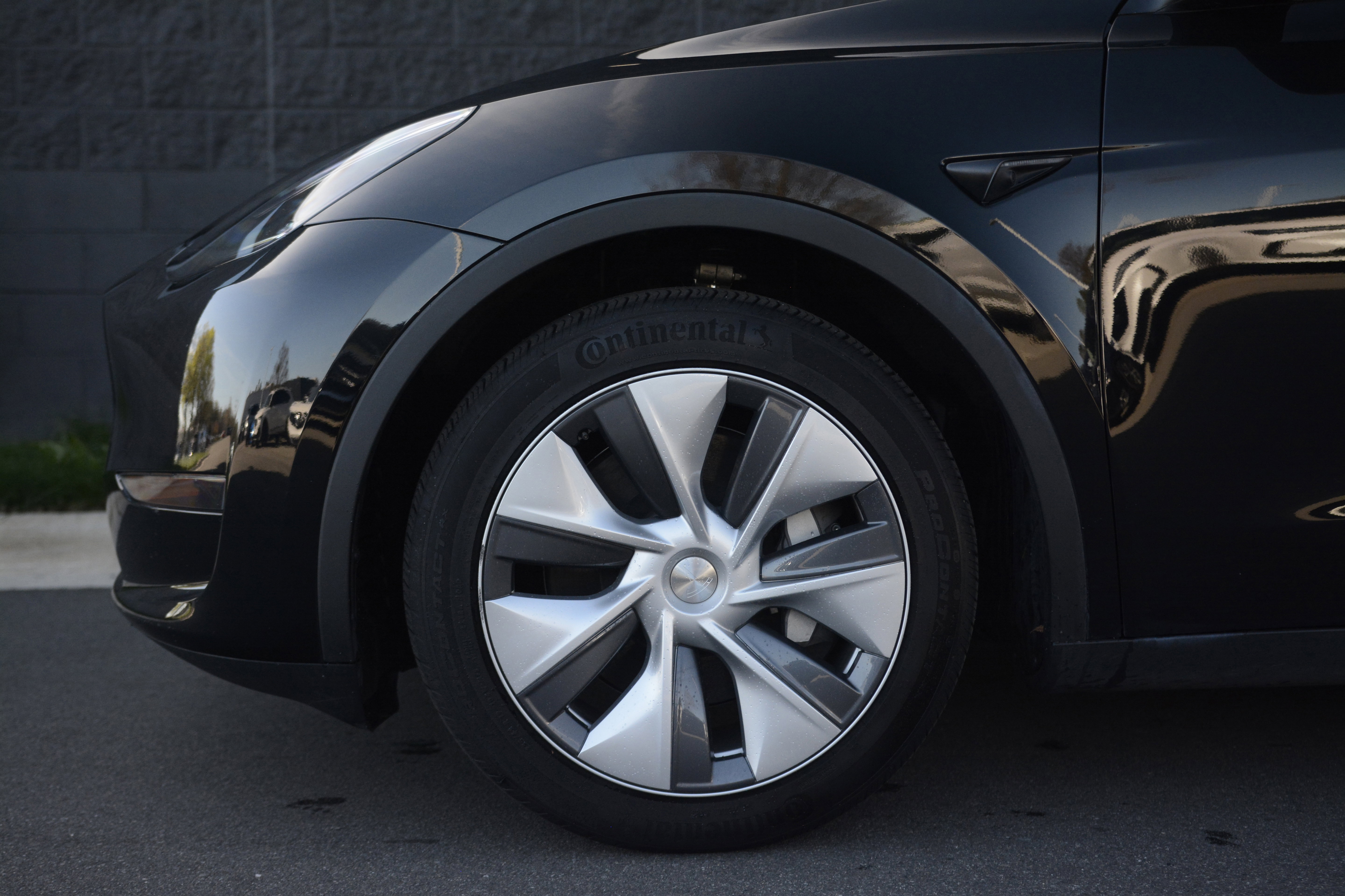Used 2023 Tesla Model Y Long Range image 35