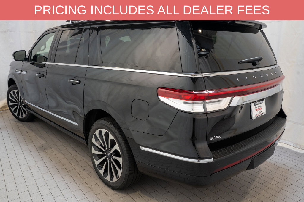 Used 2023 Lincoln Navigator L Reserve AWD/4WD image 3
