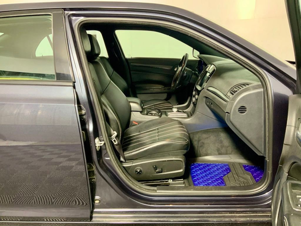 Used 2016 Chrysler 300 S RWD image 31