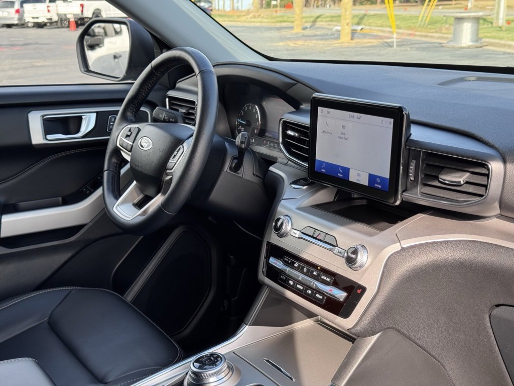 Used 2022 Ford Explorer XLT w/ Equipment Group 202A image 25